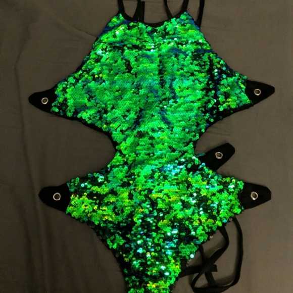 Mermaid Color changing bathing suit - Picture 5 of 5